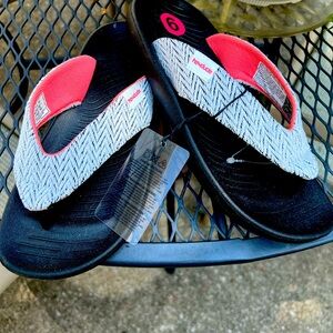 Hey Dude ladies flip flop sandals. Size 6